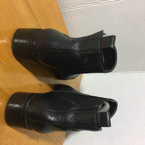 Cole Haa womens black leather booties size 8B - Picture 3 of 8
